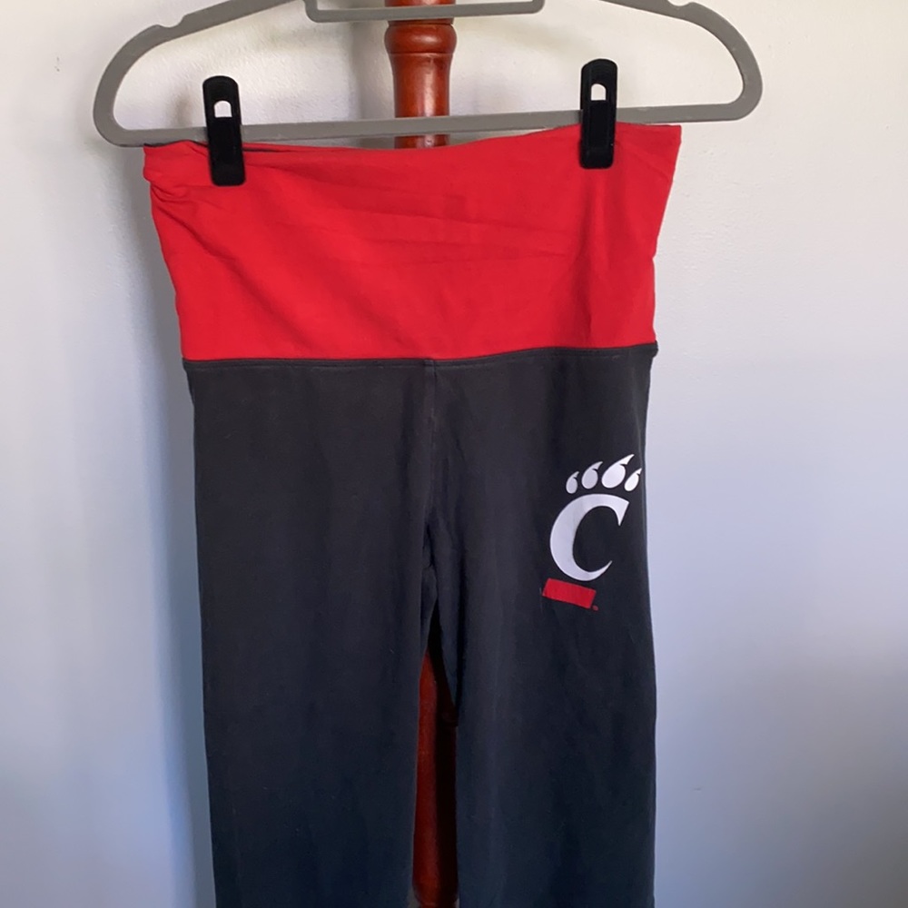 Victoria’s Secret PINK UC Capri leggings - Picture 4 of 6